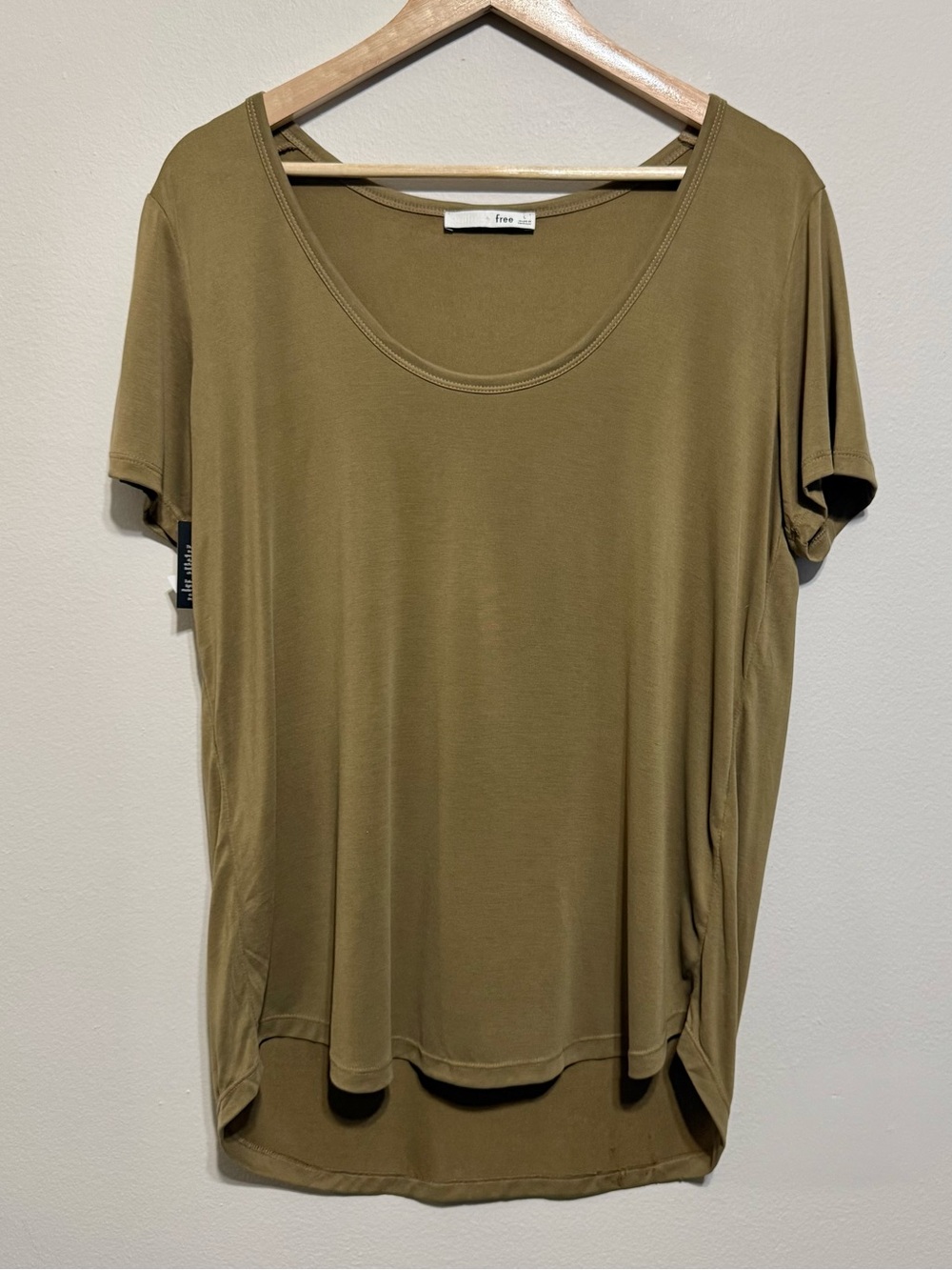 NWT Wilfred Free Aritzia Valmere Scoop Neck Womens Tee Large